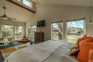 Wake up every morning with lake views!